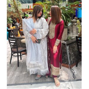 Saniya Shamshad Instagram - Arre bhaisahab, laal to kuch zyada hi ho gaya na! 😬🤭

#eid2025