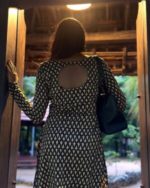 Sanjana Instagram - Just as Living is an art 🖤🫶🏻✨

#dhakshinachitra