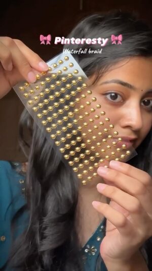 Sanjana Instagram - Comment down for the pearls link ❤️
I know my hair really looks messy :(🥲

#hairstyles #instadaily #viral