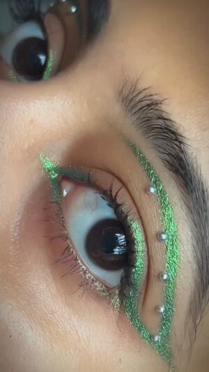 Sanjana Instagram - Love with this holographic eyeliner from @reachedmars 💚✨

Comment down for the link 💚

#reachedmars #marscosmetics #holographiceyeliner #ad