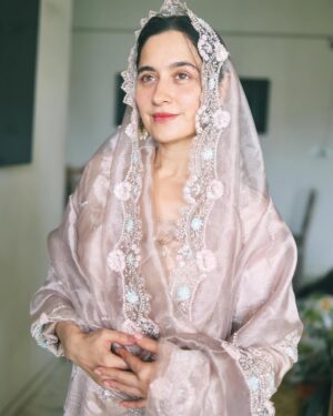 Sanjeeda Sheikh Instagram - Eid Mubarak ❤️ 
Wearing @anfa_couture