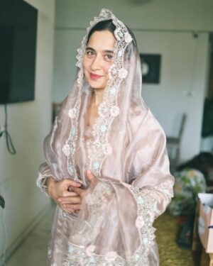 Sanjeeda Sheikh Instagram - Eid Mubarak ❤️ 
Wearing @anfa_couture