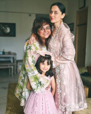 Sanjeeda Sheikh Instagram - Eid Mubarak ❤️ 
Wearing @anfa_couture