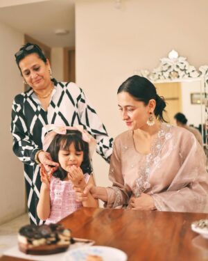 Sanjeeda Sheikh Instagram - Eid Mubarak ❤️ 
Wearing @anfa_couture