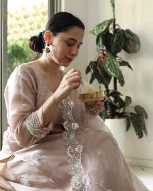 Sanjeeda Sheikh Instagram - Eid Mubarak ❤️ 
Wearing @anfa_couture