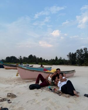 Santoshi Shetty Instagram - a bit of my urru 🥥🥹🌸✨

I revisited Mangalore after a long time — a place where I spent most of my childhood summer vacations, visited temples with my grandma, cribbed about the heat, squeezed in lots of playtime, and indulged in kori roti and gadbad ice cream all the time. Uff, nostalgia hit me hard! My heart is overflowing with love and gratitude for this place and everything it has given me. Thank you for the soul & core memories and for all the grounding 🩵✨