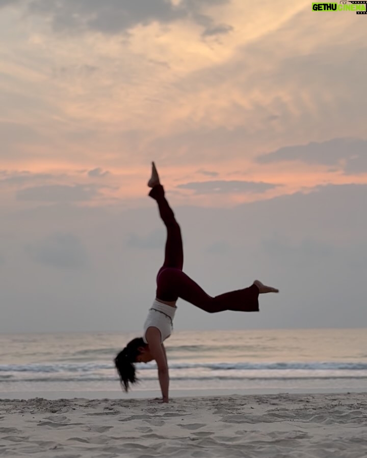 Santoshi Shetty - 6.9K Likes - a bit of my urru š„„š„¹šøāØ
I revisited Mangalore after a long time ā a place where I spent most of my childhood summer vacations, visited temples with my grandma, cribbed about the heat, squeezed in lots of playtime, and indulged in kori roti and gadbad ice cream all the time. Uff, nostalgia hit me hard! My heart is overflowing with love and gratitude for this place and everything it has given me. Thank you for the soul & core memories and for all the grounding š©µāØ