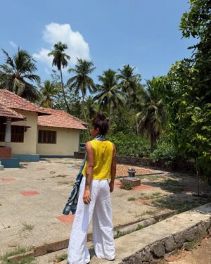 Santoshi Shetty Instagram - a bit of my urru 🥥🥹🌸✨

I revisited Mangalore after a long time — a place where I spent most of my childhood summer vacations, visited temples with my grandma, cribbed about the heat, squeezed in lots of playtime, and indulged in kori roti and gadbad ice cream all the time. Uff, nostalgia hit me hard! My heart is overflowing with love and gratitude for this place and everything it has given me. Thank you for the soul & core memories and for all the grounding 🩵✨