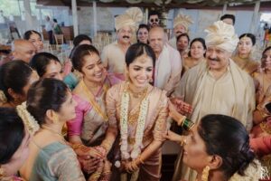 Santoshi Shetty Instagram - Postcards from my Bhai Ki Mangalorean Wedding 🥹😍✨

Congratulations my babies @siddharth.shetty & @ridhima.shetty ❤️🦋💫