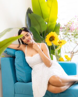Sanya Thakur Instagram - Washing powder nirma 🤍🤍🤍 
Pc @street_baba 
Mua @makeup_asfaque 

#white #colours  #explore #explorepage