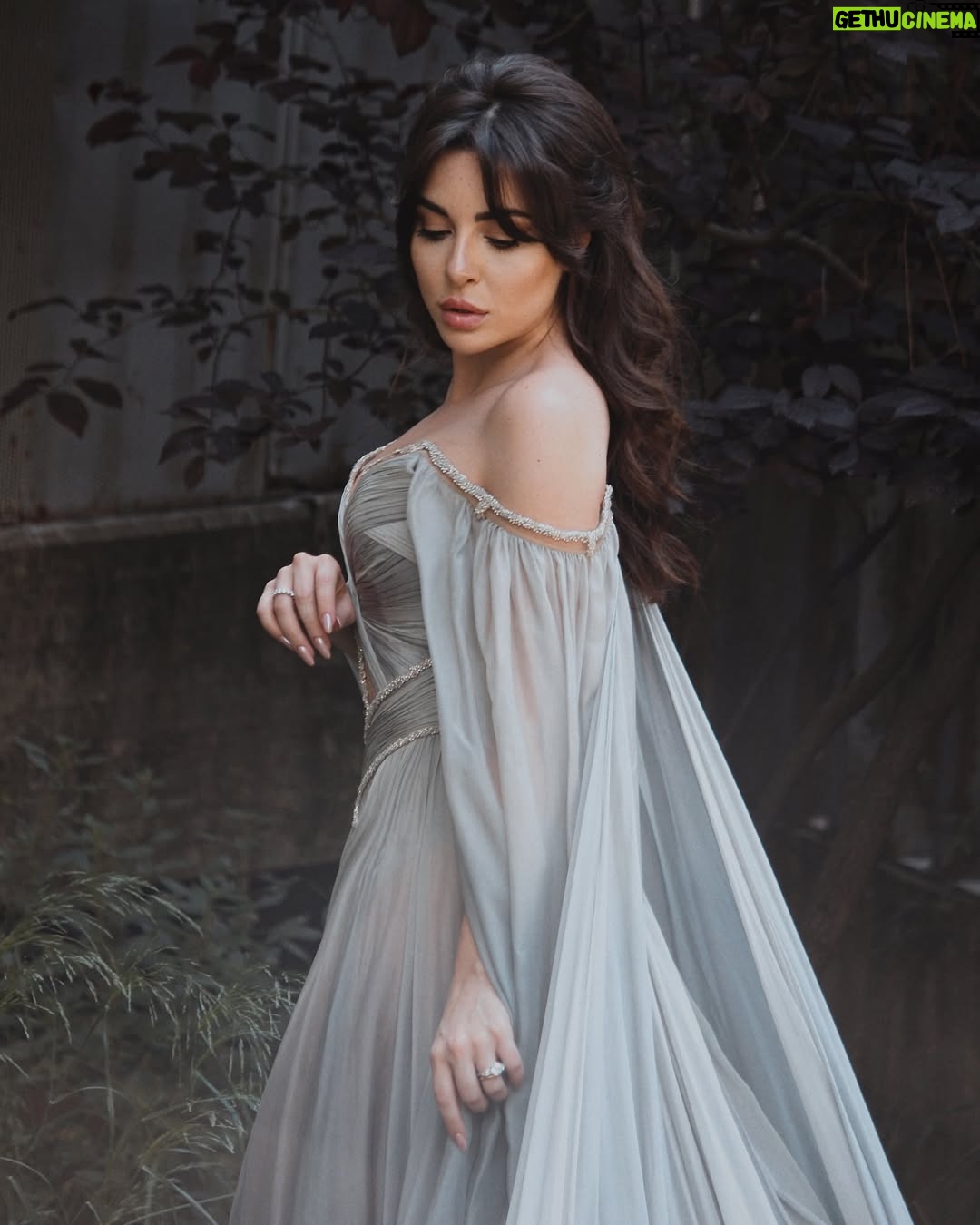 Sara Abi Kanaan - 54.2K Likes - Wedding season 💃🏼
•
موسم الأعراس بلش ! عقبالكن 😍
•
Dress @esposagroup @esposaprive @kristieromanosatelier 
Hair @simonelmendelek 
Makeup @makeupbyomz 
Photographer @marcmarounphotography