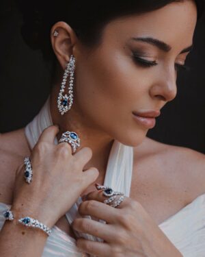 Sara Abi Kanaan Instagram - B for @biaflebanon 
B for Beirut
B for Bows
B for Blessed 
•
Thanks to the awesome team:
@ramikadi 
@humanagementme 
@yeprem 
@georgeselmendelek 
@makeupbyomz 
@marcmarounphotography 
@frecklesnflares
