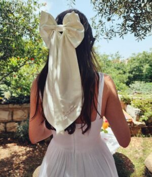 Sara Abi Kanaan Instagram - Family 🤍 
•
Hair @georgeselmendelek 
Bow @frecklesnflares 🥹🤍
📸 @marcmarounphotography 
Also @ayaabikanaan and @joycenakouzi I can’t thank you enough for the beautiful set up, planning and surprises! you made my day !! ❤️❤️❤️