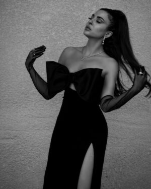 Sara Abi Kanaan Instagram - أنا 🙋🏻‍♀️ 
•

Dress @johnnytarabaycouture 
Hair Bow @frecklesnflares 
Hairstyle @georgeselmendelek @je.suis.marc 
Makeup @makeupbyomz 
Photographer @marcmarounphotography 
•
@danahourani song of the summer on repeat 🥹❤️