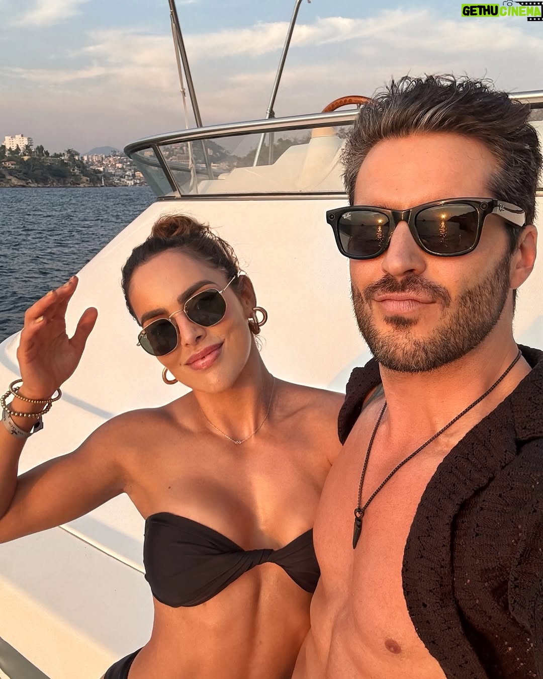 Sara Corrales - 64.7K Likes - Menciona a esa persona con la que quisieras hacer estos planes 🤩.
Remix de mis días en Acapulco:
1. Moraleja: No se salten el día de piernuki en el gym 😝.
2. Entre amigos y unos tequilas.
3. 🩵
4. Un país al que también amo.
5. Es que tengo a un buen fotógrafo de prometido.
6. Cheers 🥂
7. Luciendo el bikinazo de @muar_col (lo amo 🖤)
8. Me gustan los viajes en carretera y amo ser la dj encargada del playlist, me las bailo y canto todas 🥳.
9. Oigan, vieron esta luna roja? 😱
10. Muy 5:30 am camino al gym, incluso de viaje seguimos con la rutina 🏋🏽♀️.
Cuál foto o video te gustó más y por qué? Cuéntame!