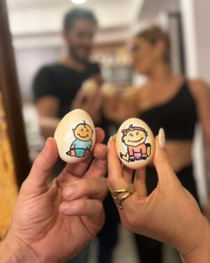 Sara Corrales Instagram - Un año juntos celebrando todas nuestras inolvidables locuras y experiencias 😂 Gracias papacito mío por llenar mis días de amor, risas y los mejores momentos de mi vida. No puedo esperar por todo lo que se nos viene. Feliz primer aniversario, mi amor, ¡esto apenas comienza! ❤️✨. @damianpasquini