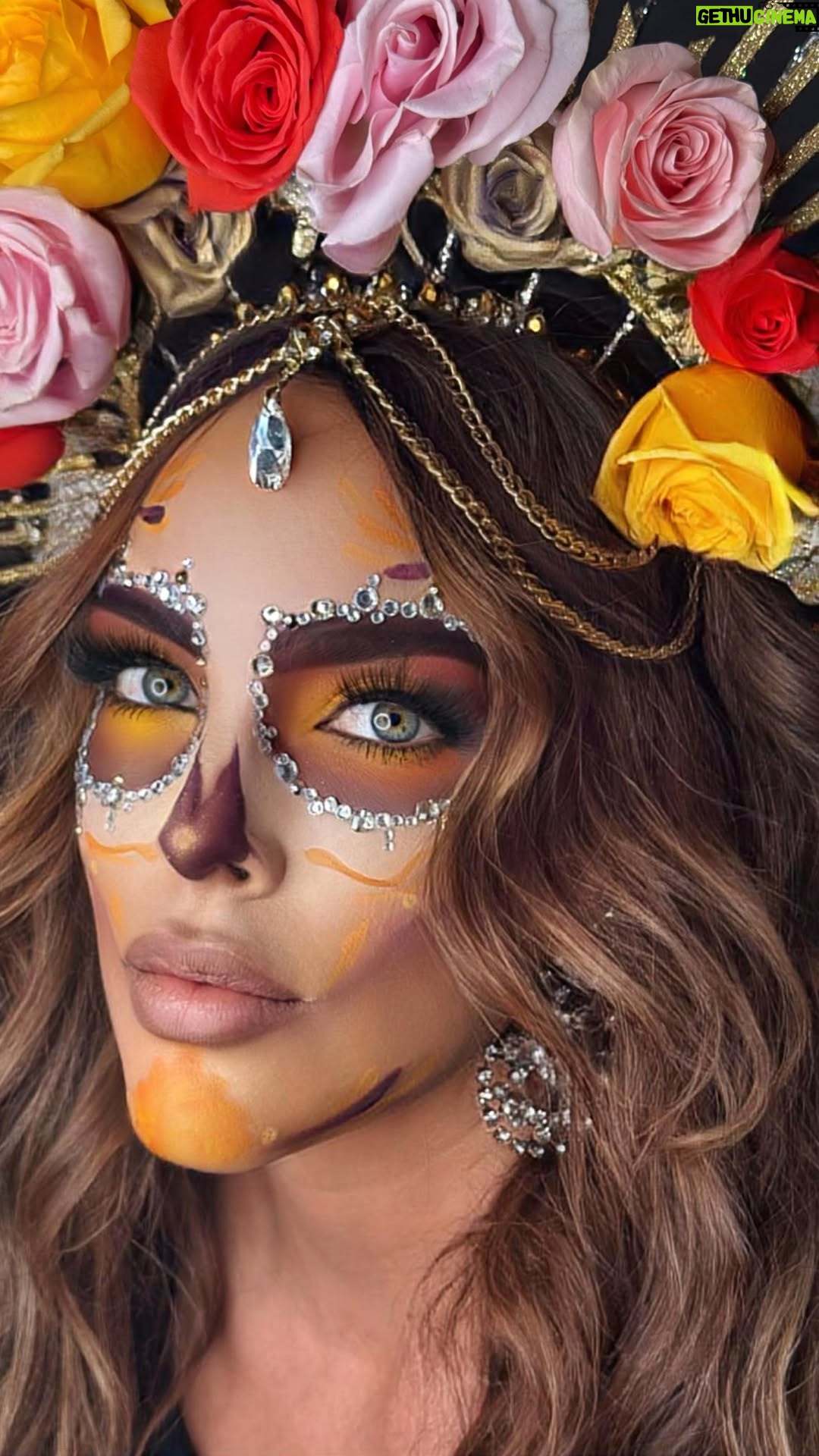 Sara Corrales - 32.3K Likes - Así viví el día de muertos en México 🇲🇽💀. #catrina #catrinamakeup #mexico #diademuertos #saracorrales #makeup