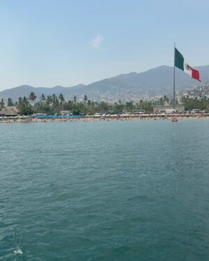 Sara Corrales Instagram - Menciona a esa persona con la que quisieras hacer estos planes 🤩.

Remix de mis días en Acapulco:

1. Moraleja: No se salten el día de piernuki en el gym 😝.
2. Entre amigos y unos tequilas.
3. 🩵
4. Un país al que también amo.
5. Es que tengo a un buen fotógrafo de prometido. 
6. Cheers 🥂 
7. Luciendo el bikinazo de @muar_col (lo amo 🖤)
8. Me gustan los viajes en carretera y amo ser la dj encargada del playlist, me las bailo y canto todas 🥳.
9. Oigan, vieron esta luna roja? 😱
10. Muy 5:30 am camino al gym, incluso de viaje seguimos con la rutina 🏋🏽‍♀️. 

Cuál foto o video te gustó más y por qué? Cuéntame!