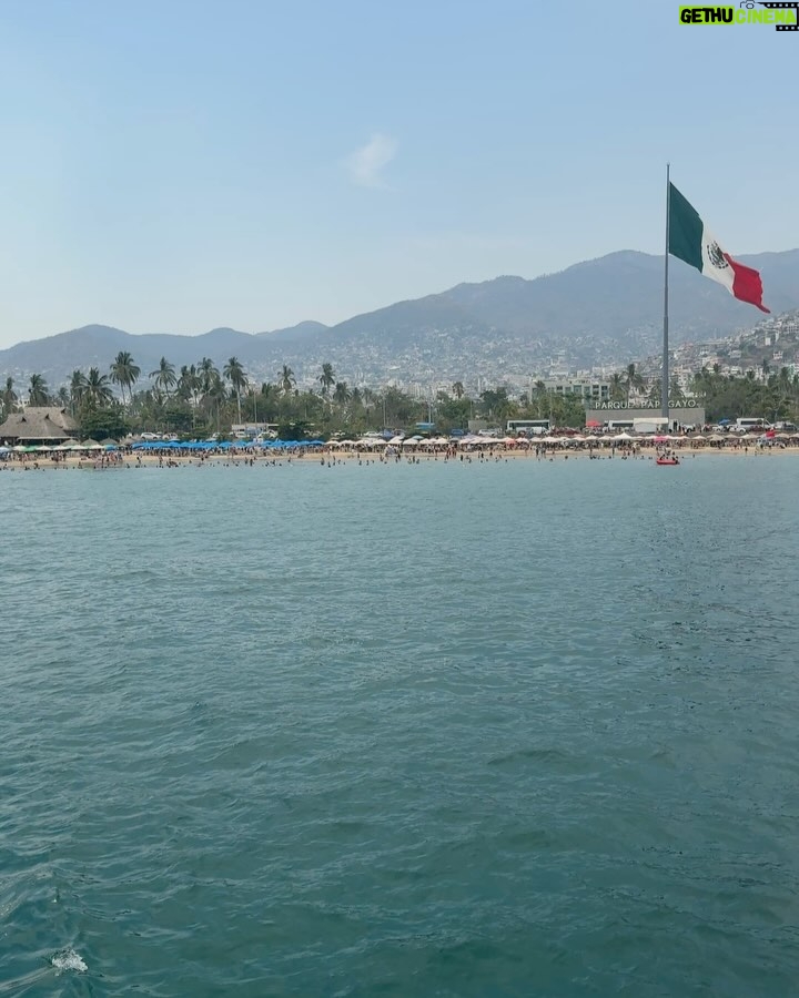 Sara Corrales - 64.7K Likes - Menciona a esa persona con la que quisieras hacer estos planes 🤩.
Remix de mis días en Acapulco:
1. Moraleja: No se salten el día de piernuki en el gym 😝.
2. Entre amigos y unos tequilas.
3. 🩵
4. Un país al que también amo.
5. Es que tengo a un buen fotógrafo de prometido.
6. Cheers 🥂
7. Luciendo el bikinazo de @muar_col (lo amo 🖤)
8. Me gustan los viajes en carretera y amo ser la dj encargada del playlist, me las bailo y canto todas 🥳.
9. Oigan, vieron esta luna roja? 😱
10. Muy 5:30 am camino al gym, incluso de viaje seguimos con la rutina 🏋🏽♀️.
Cuál foto o video te gustó más y por qué? Cuéntame!