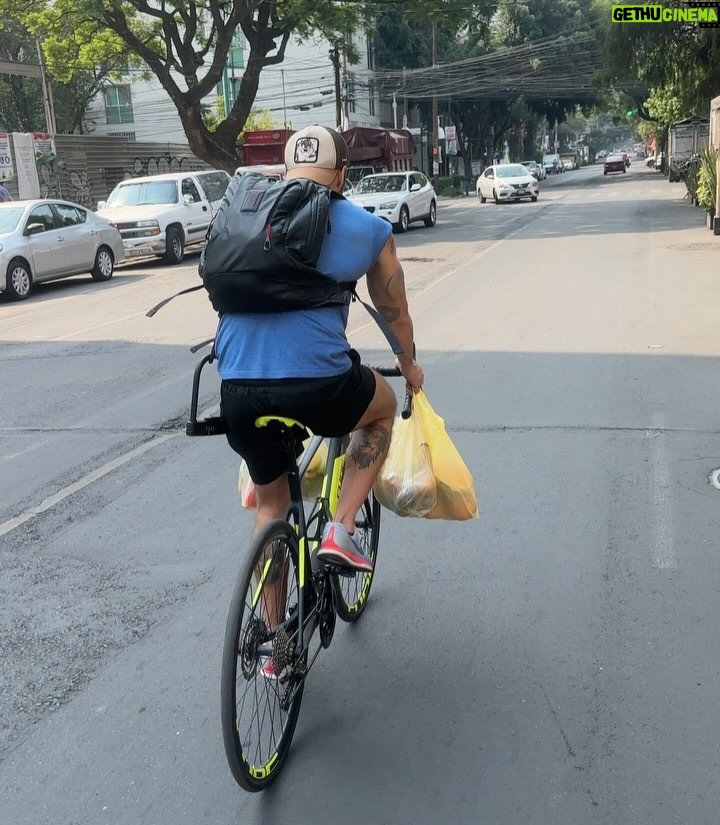 Sara Corrales - 98K Likes - Un año juntos celebrando todas nuestras inolvidables locuras y experiencias 😂 Gracias papacito mío por llenar mis días de amor, risas y los mejores momentos de mi vida. No puedo esperar por todo lo que se nos viene. Feliz primer aniversario, mi amor, ¡esto apenas comienza! ❤️✨. @damianpasquini