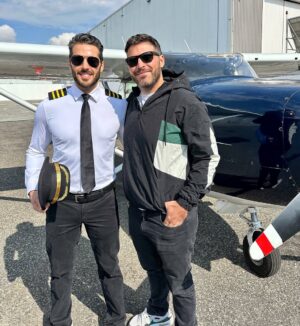Sara Corrales Instagram - Hace muchos meses me dijo que su sueño era pilotear naves, así que decidí sorprenderlo en su cumple y llevarlo con los ojos cerrados hasta el hangar para hacerle su sueño realidad 💝😜.