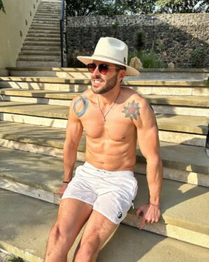 Sara Corrales Instagram - ¿Prefieres FRÍO O CALOR  para empezar el año?