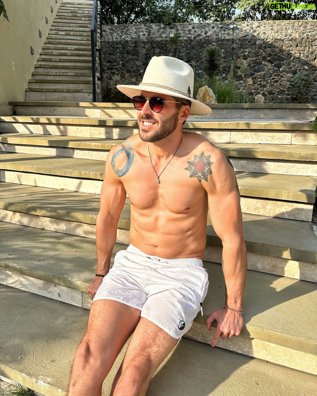 Sara Corrales - 64.5K Likes - ¿Prefieres FRÍO O CALOR para empezar el año?