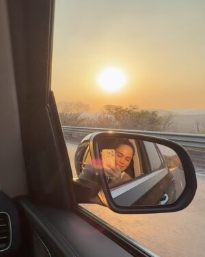 Sara Corrales Instagram - Menciona a esa persona con la que quisieras hacer estos planes 🤩.

Remix de mis días en Acapulco:

1. Moraleja: No se salten el día de piernuki en el gym 😝.
2. Entre amigos y unos tequilas.
3. 🩵
4. Un país al que también amo.
5. Es que tengo a un buen fotógrafo de prometido. 
6. Cheers 🥂 
7. Luciendo el bikinazo de @muar_col (lo amo 🖤)
8. Me gustan los viajes en carretera y amo ser la dj encargada del playlist, me las bailo y canto todas 🥳.
9. Oigan, vieron esta luna roja? 😱
10. Muy 5:30 am camino al gym, incluso de viaje seguimos con la rutina 🏋🏽‍♀️. 

Cuál foto o video te gustó más y por qué? Cuéntame!