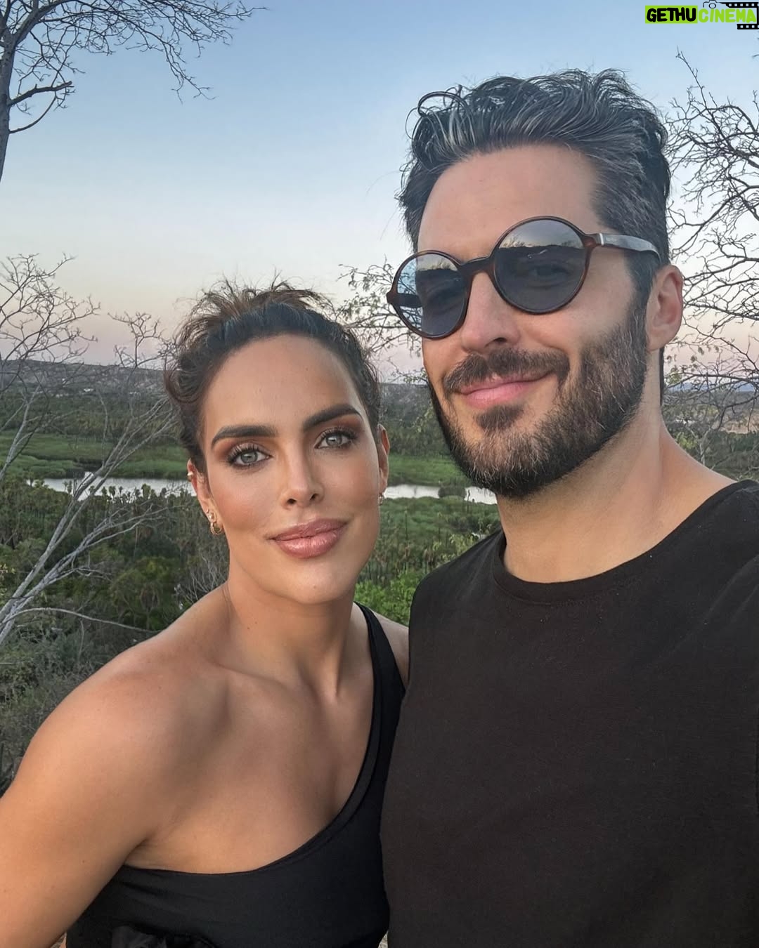 Sara Corrales - 42.6K Likes - Un resumen de mi semana pasada. Cuéntame qué quieres que postee para ti, qué te interesa más?
1. Muy coqueta ella para un evento de joyas.
2. Pegando miradas coquetas y casuales 😜.
3. Ideas e inspiración de mi mercado para que lleves una alimentación sana.
4. Espejo coquetongo 🤭.
5. Viaje con mi mejor parcero y novio ❤️🔥.
6. Domingo de entrenamiento, deliiiii 🔥.
7. Amo los brunch saludables.
8. Me apasiona demasiado entrenar pesas.
9. Organizando nuestra casita para recibir unos amigos 🤩.
10. Con este bombón mío delicioso 🤤.
11. Post pesas con esas piernikis bombeadas 💥.
12. En la pelu consintiéndome.
13. Entrenando con el novio, motivación pura.
14. El muy aclamado “Te desinflamatorio” tome nota 📝.