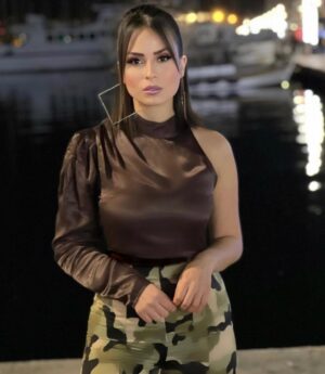 Sara Lalama Instagram - Vous passez une bonne soirée? 🤎🤎🤎
#sara_lalama #bepositive #behappy #algerie #tunisie