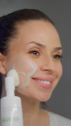 Sara Lalama Instagram - ✅ Qui a dit que nettoyer son visage devait être compliqué ? Gel à l’Aloe Vera🌵   brosse 🪥 = combo gagnant pour une peau douce et fraîche 😍🫶! #PeauDouce #SkincareAddict #cleangirlroutinereels