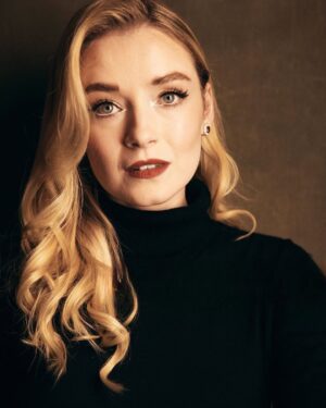 Sarah Bolger Instagram - @sxsw DAY 1 | #Descendent 

Outfit : @simonerocha_ 
Hair: @tildebymatilde 
Makeup: @makeupbysvh