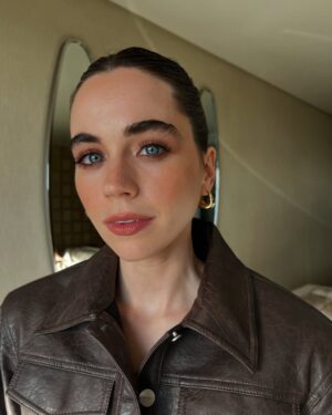 Sarah Desjardins Instagram - full circle indeed!! @yellowjackets season 3 finale is now streaming 🐝 

*swipe to the end to see me not an hour before these photos took place ;)

hair: @bykileyfitz 
makeup: @lorencanbymakeup 
style sorcery: @sarahslutsky 
@carlee___ @miacstella 

👗: @aknvas 
👠: @aminamuaddi 
👛: @manu_atelier 
💎: @mejuri 

season 4?