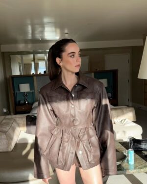 Sarah Desjardins Instagram - full circle indeed!! @yellowjackets season 3 finale is now streaming 🐝 

*swipe to the end to see me not an hour before these photos took place ;)

hair: @bykileyfitz 
makeup: @lorencanbymakeup 
style sorcery: @sarahslutsky 
@carlee___ @miacstella 

👗: @aknvas 
👠: @aminamuaddi 
👛: @manu_atelier 
💎: @mejuri 

season 4?