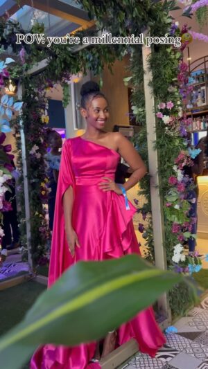 Sarah Hassan Instagram - Definitely a must pose✌🏾😃 Top tier💖
My dress was done by the incredibly talented @stitchworthfabricsanddesigns 🙌🏾💖 in like two days🙆🏽‍♀️🙌🏾
📸 by the amazing @muchiri.mike 🤗
💄 by the sweetest @vivian_the_makeupartist 🥰