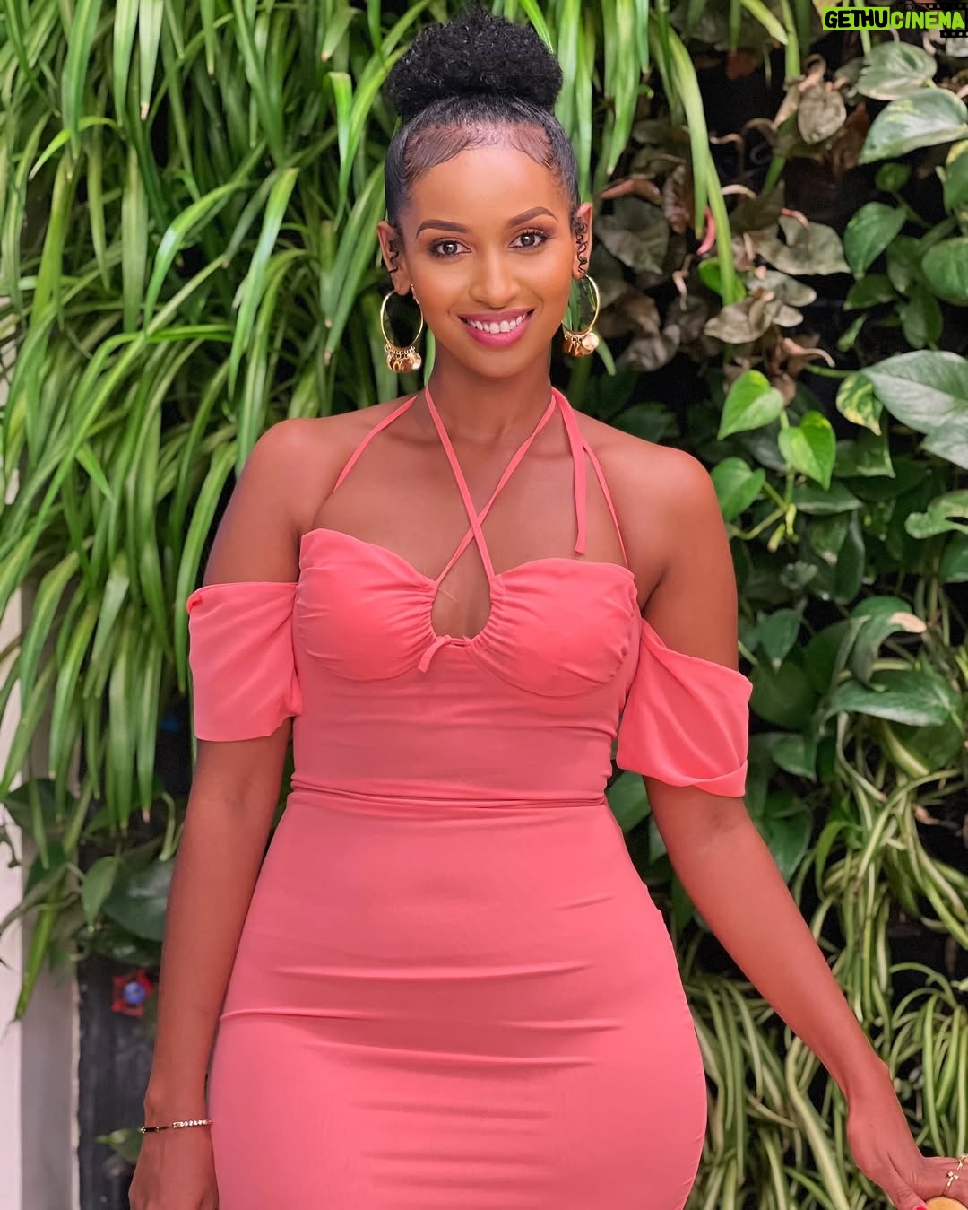 Sarah Hassan - 68.9K Likes - š§”š§”š§”
šø @wanjikustephens
š @vivian_the_makeupartist