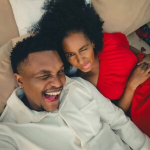 Sarah Hassan Instagram - We made a masterpiece ✨️ 

Family vacation is coming to Netflix on August 9th!! 

I really had a blast making this one and we can't wait for you all to see it - set your alarms now 🤗🤗

Photos captured by my Samsung Galaxy Fold 5 🙌🏾

#FamilyVacation #GalaxyFold5 #TalantaHela #FilmEmpowerment #AlfajiriProductions
#ShotOnSamsung #GalaxyZSeries