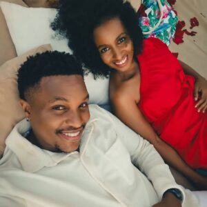 Sarah Hassan Instagram - We made a masterpiece ✨️ 

Family vacation is coming to Netflix on August 9th!! 

I really had a blast making this one and we can't wait for you all to see it - set your alarms now 🤗🤗

Photos captured by my Samsung Galaxy Fold 5 🙌🏾

#FamilyVacation #GalaxyFold5 #TalantaHela #FilmEmpowerment #AlfajiriProductions
#ShotOnSamsung #GalaxyZSeries