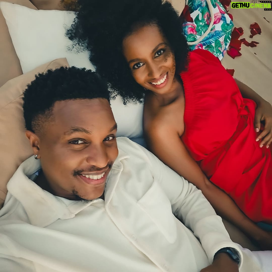 Sarah Hassan - 48.3K Likes - We made a masterpiece āØļø
Family vacation is coming to Netflix on August 9th!!
I really had a blast making this one and we can't wait for you all to see it - set your alarms now š¤š¤
Photos captured by my Samsung Galaxy Fold 5 šš¾
#FamilyVacation #GalaxyFold5 #TalantaHela #FilmEmpowerment #AlfajiriProductions
#ShotOnSamsung #GalaxyZSeries