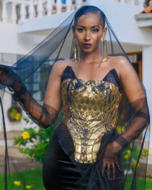 Sarah Hassan Instagram - 🥹❤️ Thank you so much for all the love ❤️❤️🤗🤗 
From the bottom of my heart, I appreciate each and everyone of you❤️
Sending you loads of love, light and major positive vibes💛💛💛

✨✨✨
Styled by the baddest: @brianbabu ✨
Outfit by the amazing @stitchworthfabricsanddesigns 💫
Earrings by the incredible @adeledejak 💫
Hair by the talented @crownedbyronnie ✨
Make up by the super @_makeup.by.carrie 💫
Pictures by the incredible @nick_mitalo ✨

📍 #KalashaAwards2024 🤗
✨✨✨✨