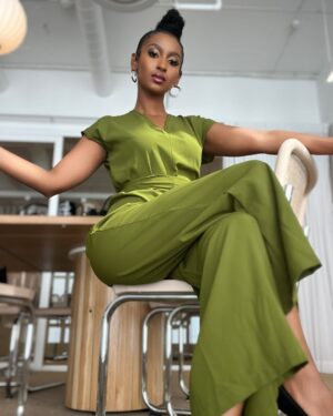 Sarah Hassan Instagram - Couldn’t pick one so you get a few🤭🫣💚
It’s been such a fulfilling and incredible 5days in Jozi thanks to @africacreativeagency ❤️🥹 My heart is happy!! 
💫💫💫
Face beat💄 by the talented @carolinegreeff 🥰
Also, the lighting at the ACA offices is 🥰🙌🏾 took the pics with the help of the 3sec timer🫣🤭