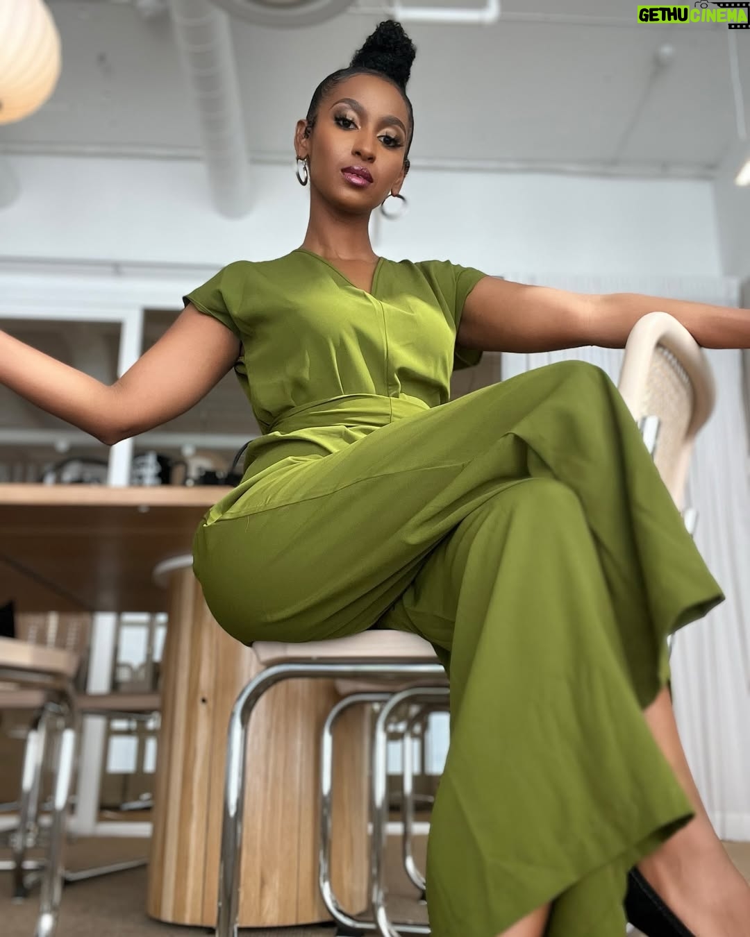 Sarah Hassan - 38.1K Likes - Couldnāt pick one so you get a fewš¤š«£š
Itās been such a fulfilling and incredible 5days in Jozi thanks to @africacreativeagency ā¤ļøš„¹ My heart is happy!!
š«š«š«
Face beatš by the talented @carolinegreeff š„°
Also, the lighting at the ACA offices is š„°šš¾ took the pics with the help of the 3sec timerš«£š¤
