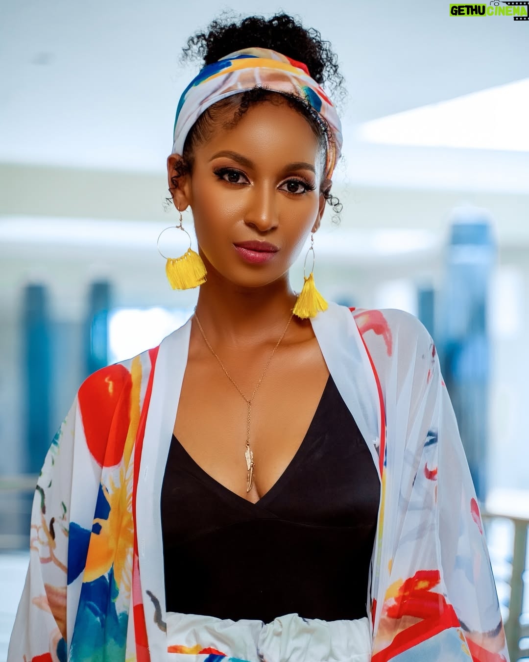 Sarah Hassan - 42.9K Likes - Good morning beautiful peopleš¦ and Happy Fridayāļøš
Got dolled up when I was in Mombasa by the talented @fays_beat š
Fit šis an oldie but a goldie from @house_of_chockers šø
šø by the amazing @nick_mitalo āØ
š @blissresort āļø