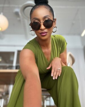 Sarah Hassan Instagram - Couldn’t pick one so you get a few🤭🫣💚
It’s been such a fulfilling and incredible 5days in Jozi thanks to @africacreativeagency ❤️🥹 My heart is happy!! 
💫💫💫
Face beat💄 by the talented @carolinegreeff 🥰
Also, the lighting at the ACA offices is 🥰🙌🏾 took the pics with the help of the 3sec timer🫣🤭