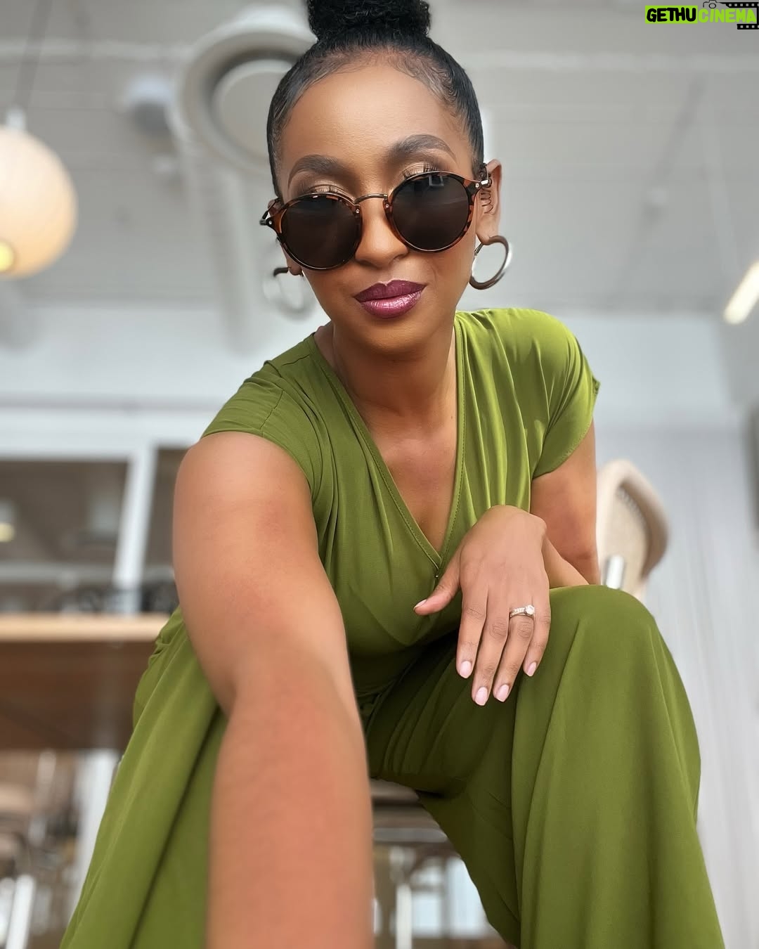 Sarah Hassan - 38.1K Likes - Couldnāt pick one so you get a fewš¤š«£š
Itās been such a fulfilling and incredible 5days in Jozi thanks to @africacreativeagency ā¤ļøš„¹ My heart is happy!!
š«š«š«
Face beatš by the talented @carolinegreeff š„°
Also, the lighting at the ACA offices is š„°šš¾ took the pics with the help of the 3sec timerš«£š¤