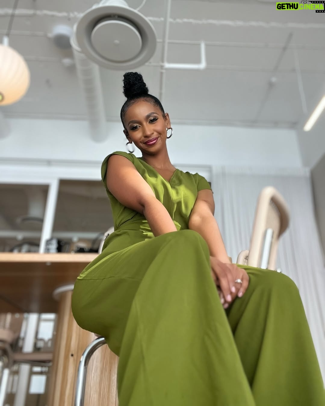 Sarah Hassan - 38.1K Likes - Couldnāt pick one so you get a fewš¤š«£š
Itās been such a fulfilling and incredible 5days in Jozi thanks to @africacreativeagency ā¤ļøš„¹ My heart is happy!!
š«š«š«
Face beatš by the talented @carolinegreeff š„°
Also, the lighting at the ACA offices is š„°šš¾ took the pics with the help of the 3sec timerš«£š¤