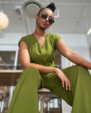 Sarah Hassan Instagram - Couldn’t pick one so you get a few🤭🫣💚
It’s been such a fulfilling and incredible 5days in Jozi thanks to @africacreativeagency ❤️🥹 My heart is happy!! 
💫💫💫
Face beat💄 by the talented @carolinegreeff 🥰
Also, the lighting at the ACA offices is 🥰🙌🏾 took the pics with the help of the 3sec timer🫣🤭