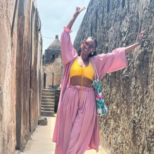 Sarah Hassan Instagram - I can feel the beach, the good weather☀️ & the Kiswahili Sanifu that comes through when in the Coast trying to call me🤙🏖️🫣😜 

📍 @fortjesusmombasa ✨