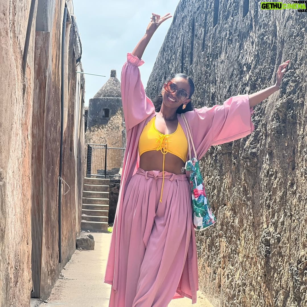 Sarah Hassan - 32.3K Likes - I can feel the beach, the good weatherāļø & the Kiswahili Sanifu that comes through when in the Coast trying to call meš¤šļøš«£š
š @fortjesusmombasa āØ