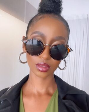Sarah Hassan Instagram - Couldn’t pick one so you get a few🤭🫣💚
It’s been such a fulfilling and incredible 5days in Jozi thanks to @africacreativeagency ❤️🥹 My heart is happy!! 
💫💫💫
Face beat💄 by the talented @carolinegreeff 🥰
Also, the lighting at the ACA offices is 🥰🙌🏾 took the pics with the help of the 3sec timer🫣🤭